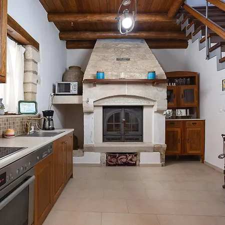 Casa Dell' Aristea, A Private Venetian Manor, By Thinkvilla Willa Retimno
